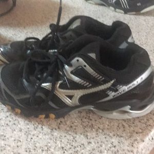 Mizuno volleyball shoes. Size 81/2